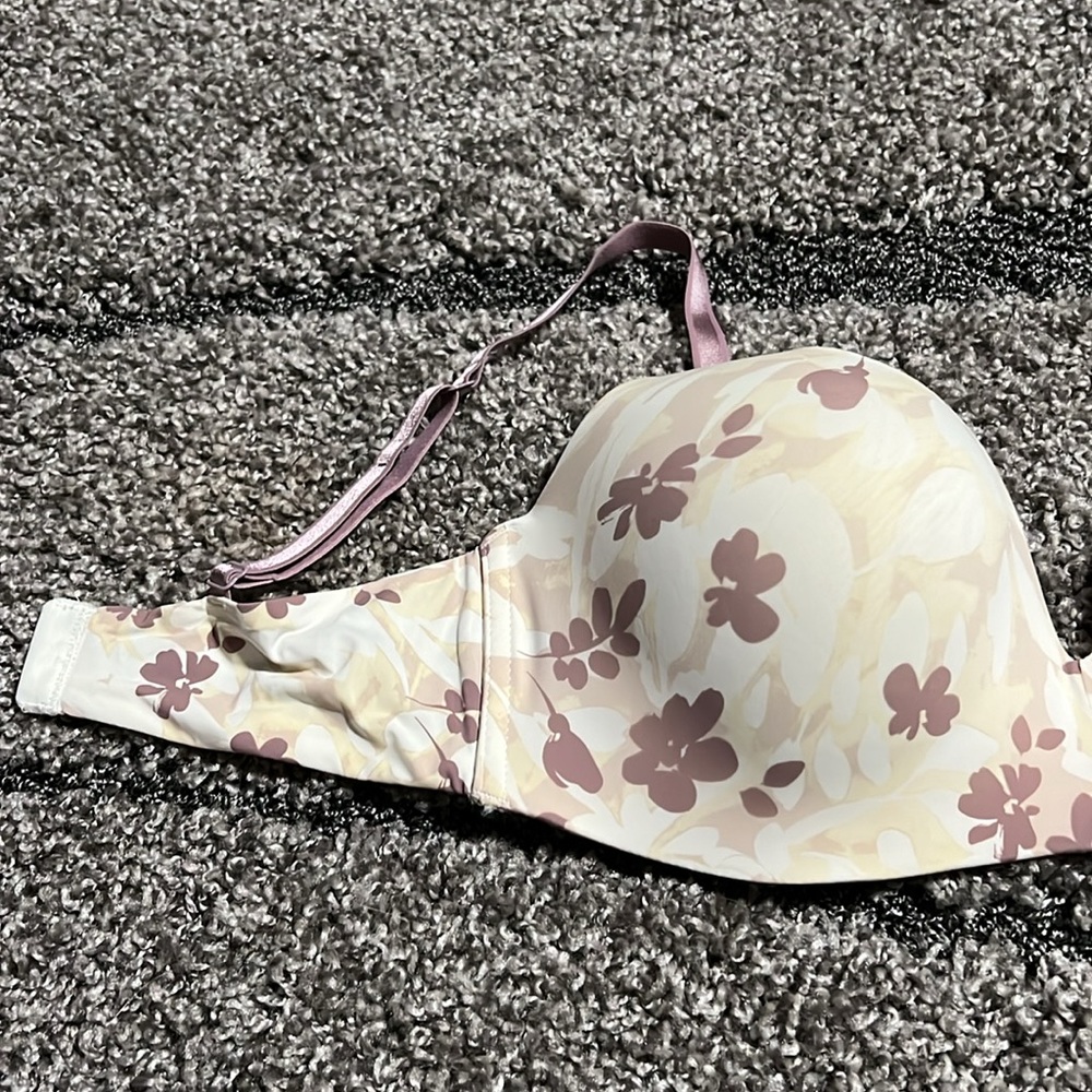 Victoria’s Secret & Auden Bra Bundle 34DD - Picture 5 of 7